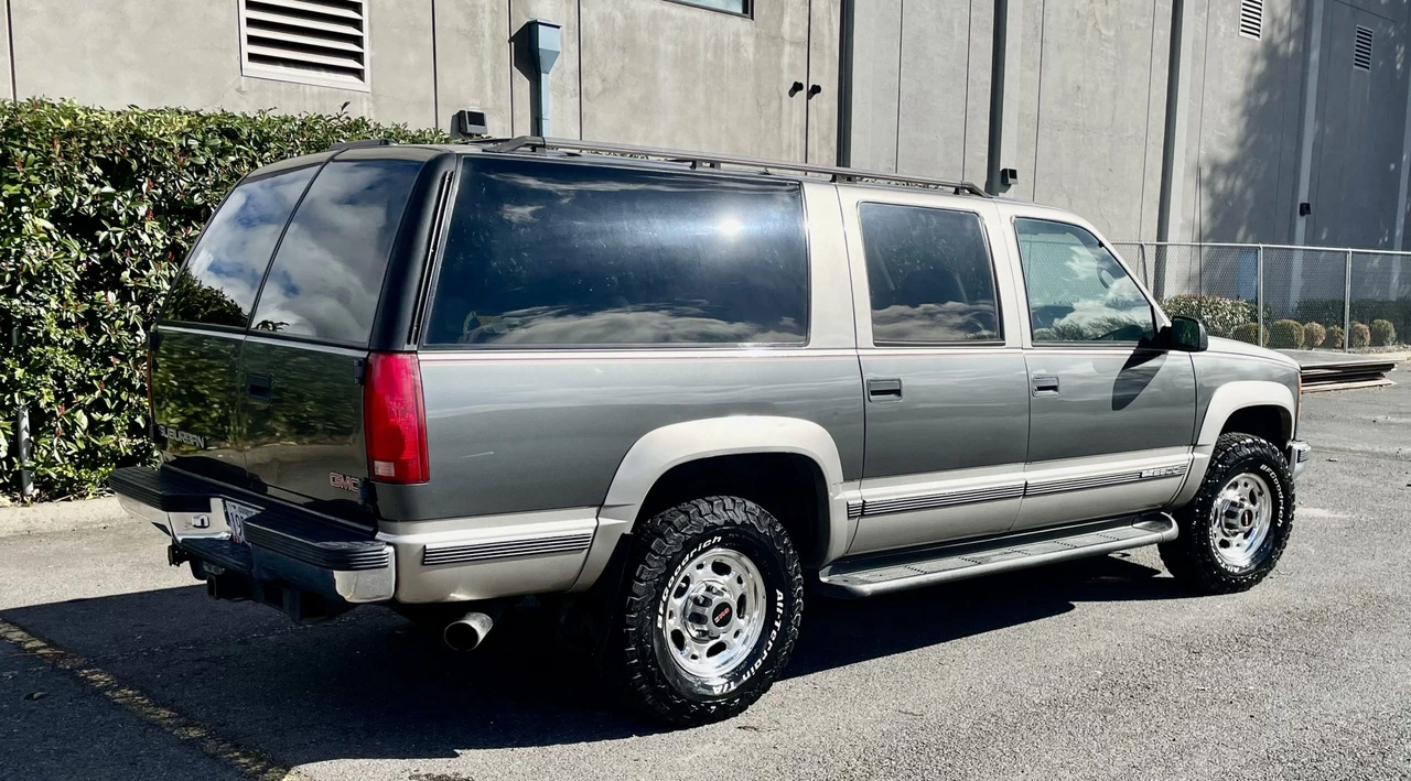 1999 GMC Suburban 8th Gen - Image 10 of 31