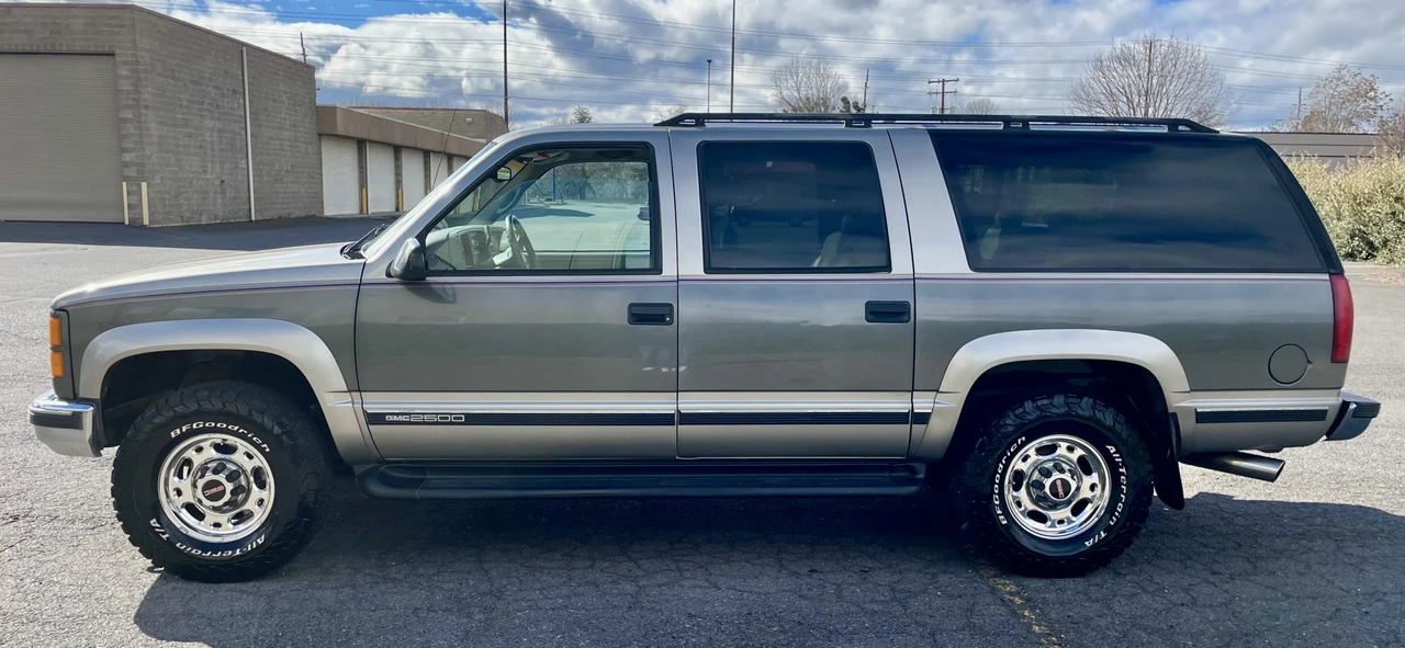 1999 GMC Suburban 8th Gen - Image 4 of 31