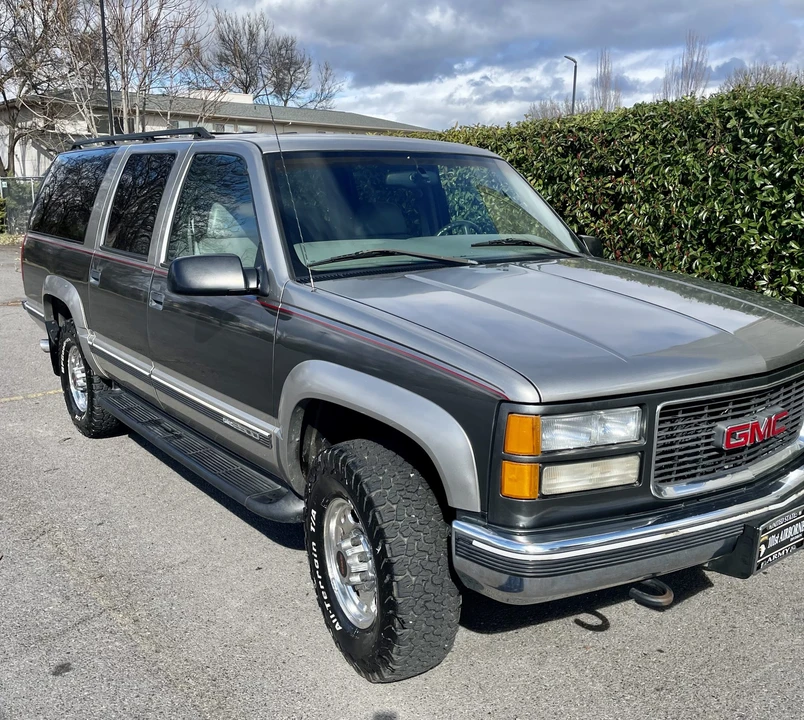 1999 GMC Suburban 8th Gen - Image 14 of 31