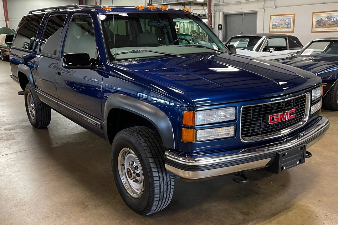 1999 GMC Suburban 8th Gen - Image 8 of 31