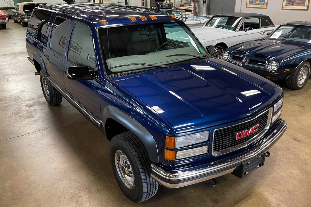 1999 GMC Suburban 8th Gen - Image 9 of 31
