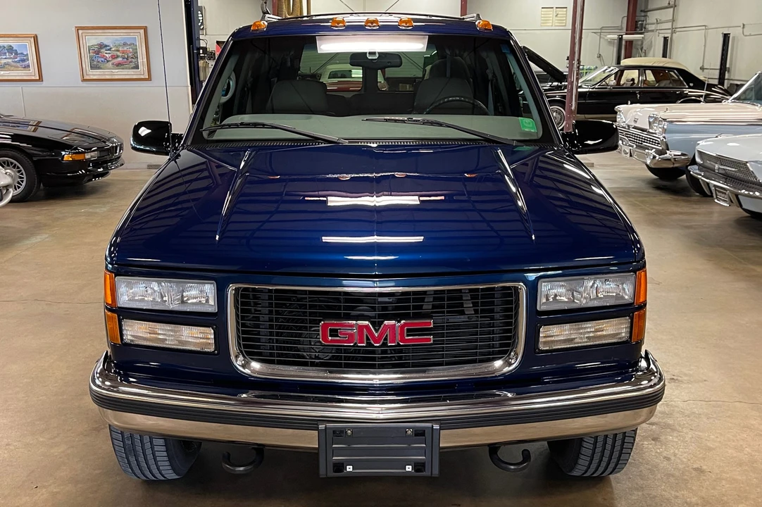 1999 GMC Suburban 8th Gen - Image 7 of 31