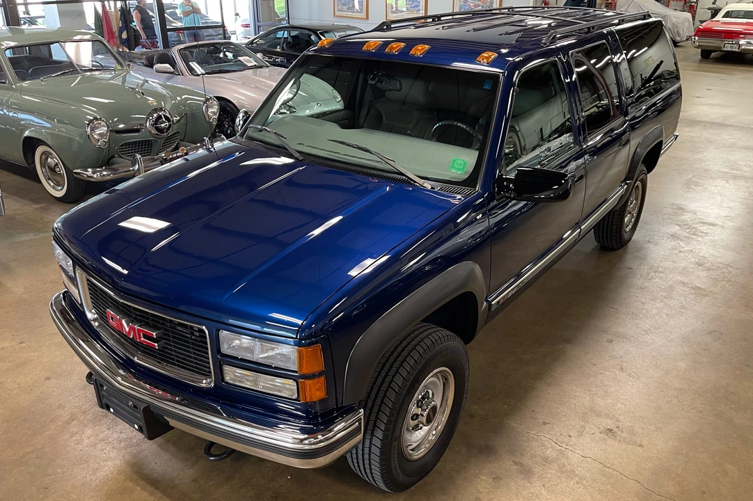 1999 GMC Suburban 8th Gen - Image 4 of 31