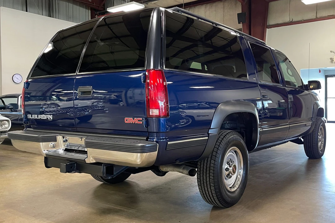 1999 GMC Suburban 8th Gen - Image 10 of 31