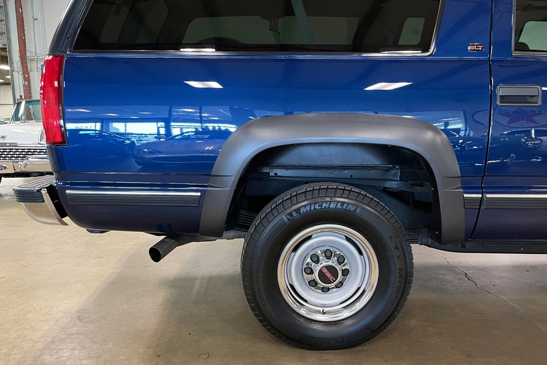 1999 GMC Suburban 8th Gen - Image 25 of 31