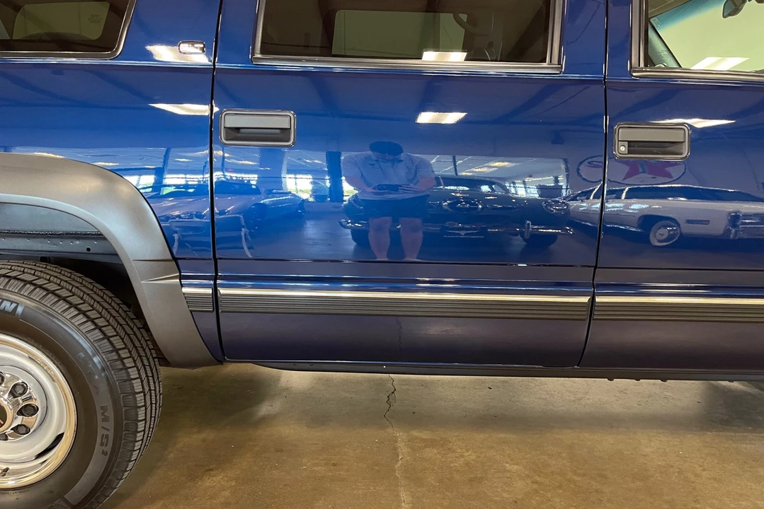 1999 GMC Suburban 8th Gen - Image 26 of 31