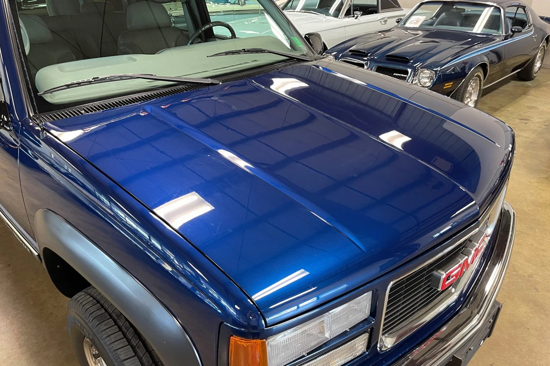 1999 GMC Suburban 8th Gen - Image 24 of 31