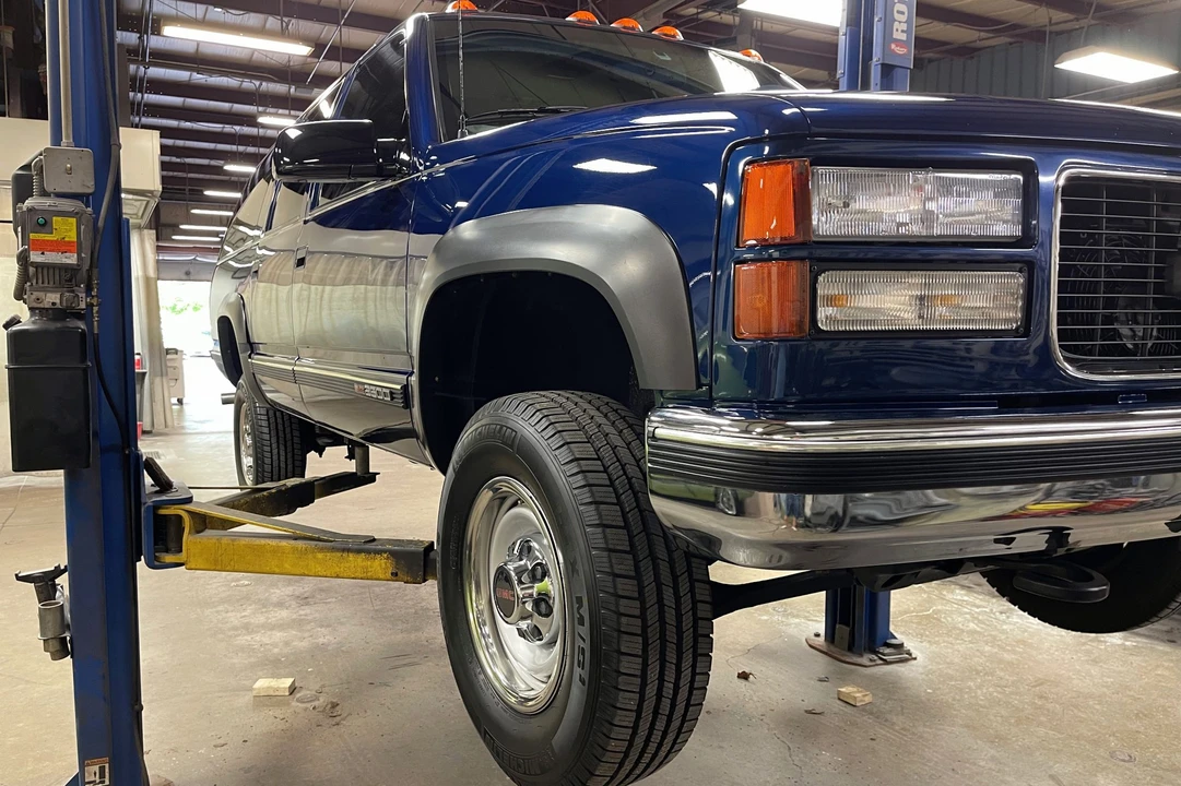 1999 GMC Suburban 8th Gen - Image 22 of 31