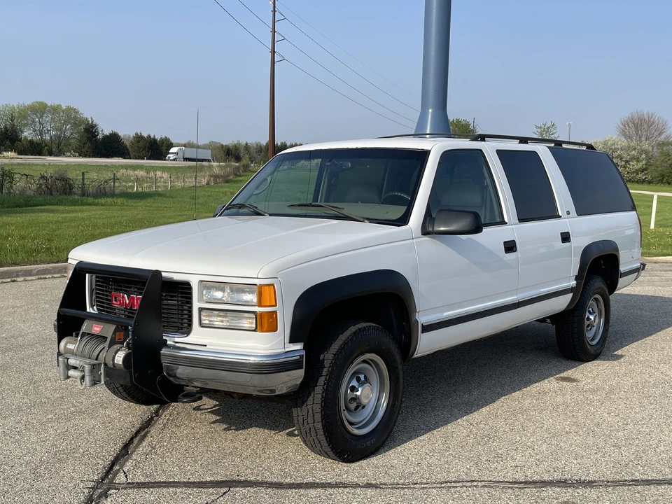 1999 GMC Suburban 8th Gen - Image 4 of 31