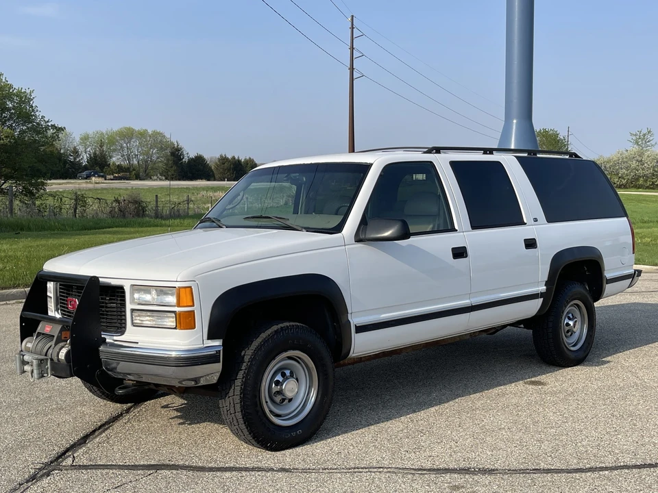 1999 GMC Suburban 8th Gen - Image 3 of 31