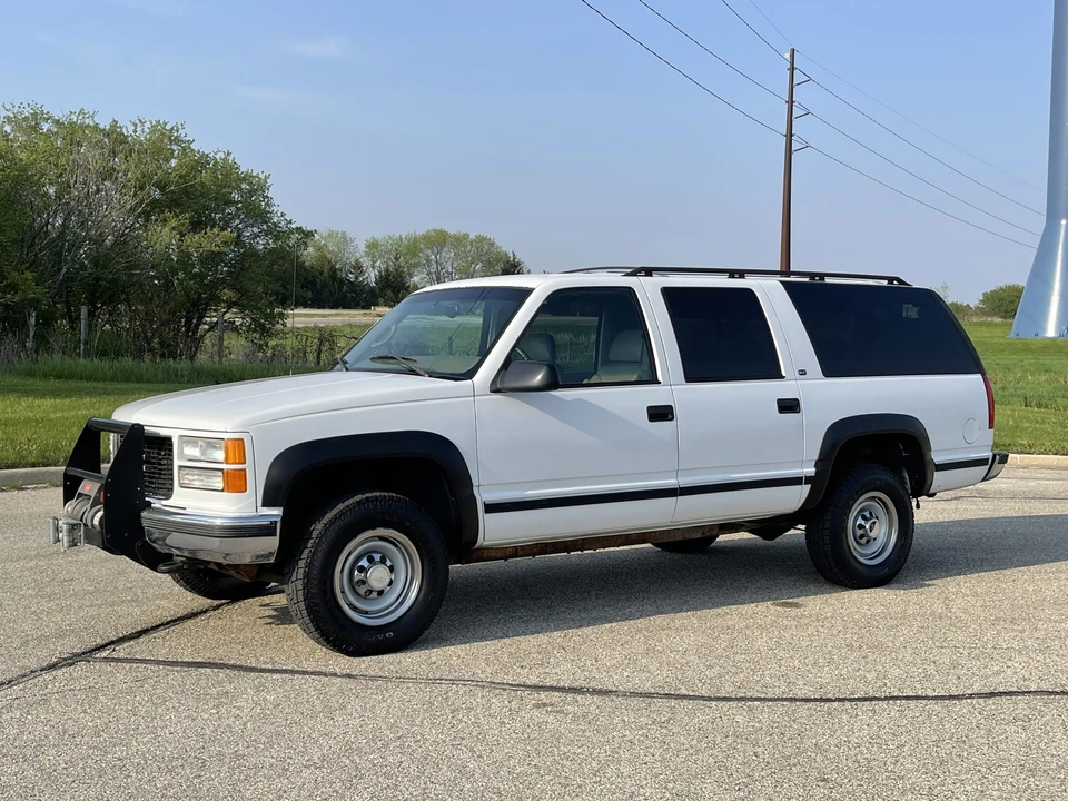1999 GMC Suburban 8th Gen - Image 2 of 31