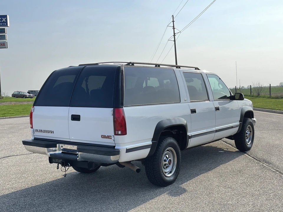 1999 GMC Suburban 8th Gen - Image 11 of 31