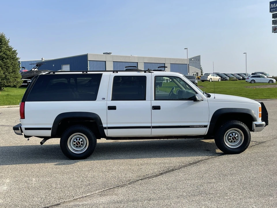 1999 GMC Suburban 8th Gen - Image 10 of 31