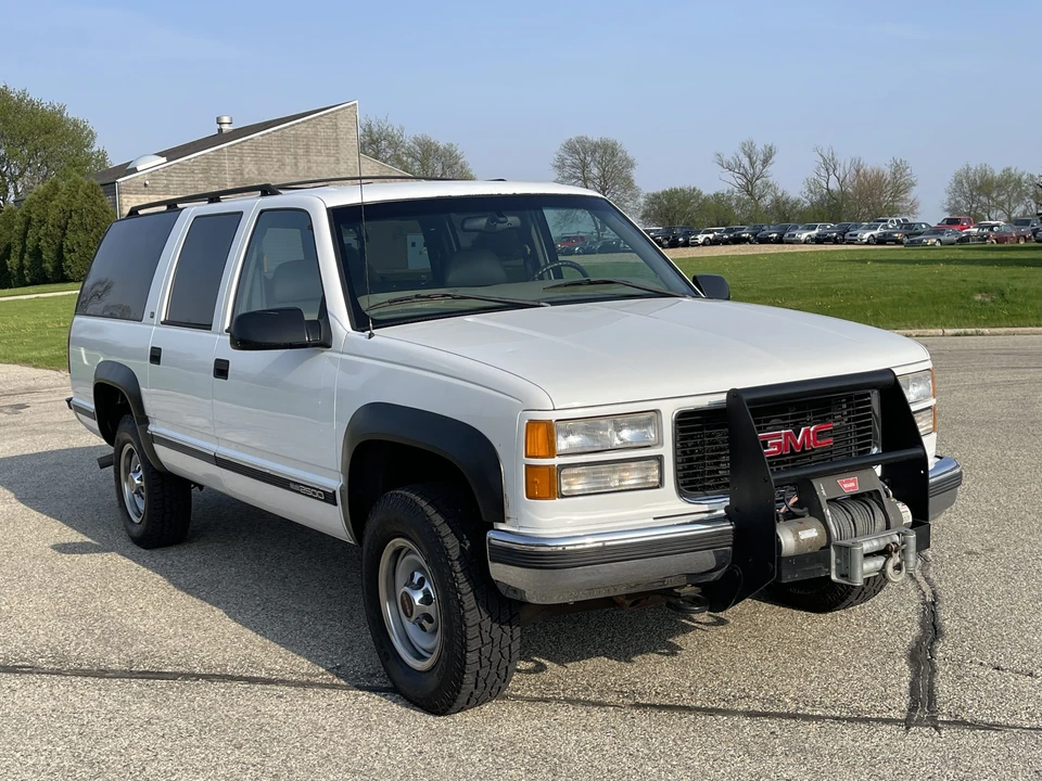 1999 GMC Suburban 8th Gen - Image 9 of 31