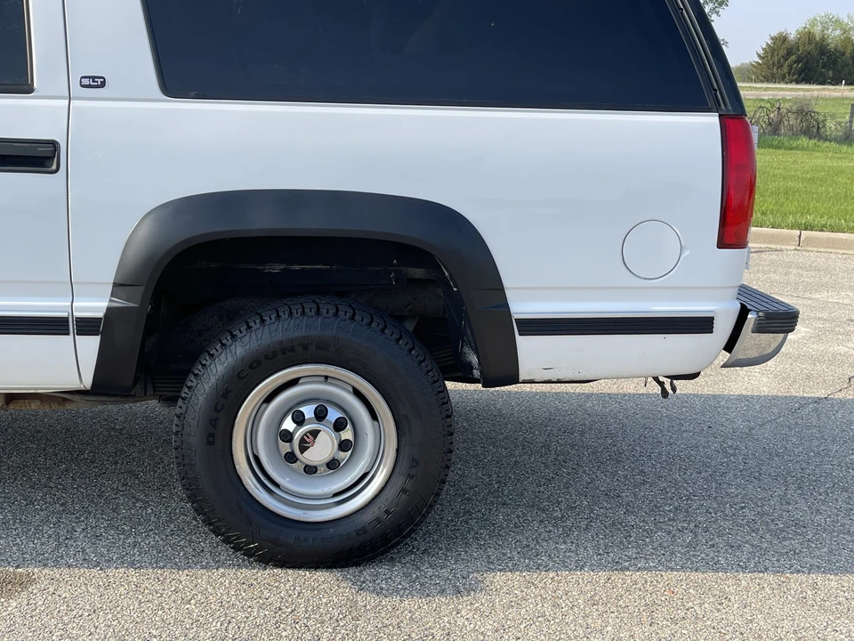 1999 GMC Suburban 8th Gen - Image 16 of 31