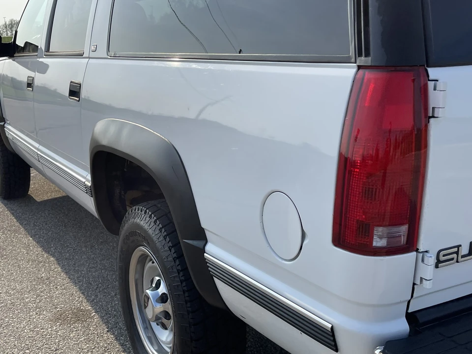 1999 GMC Suburban 8th Gen - Image 24 of 31