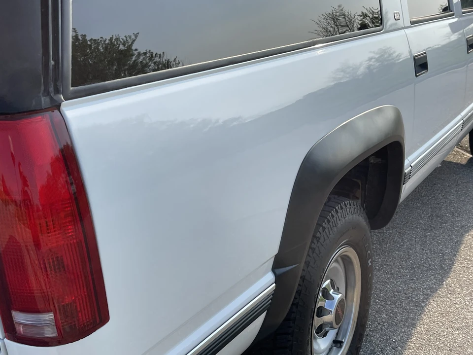 1999 GMC Suburban 8th Gen - Image 25 of 31