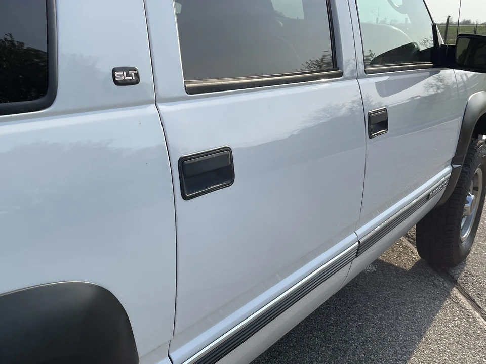 1999 GMC Suburban 8th Gen - Image 26 of 31