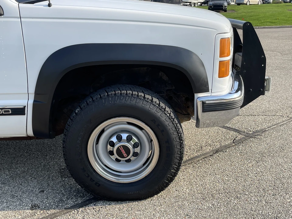 1999 GMC Suburban 8th Gen - Image 18 of 31