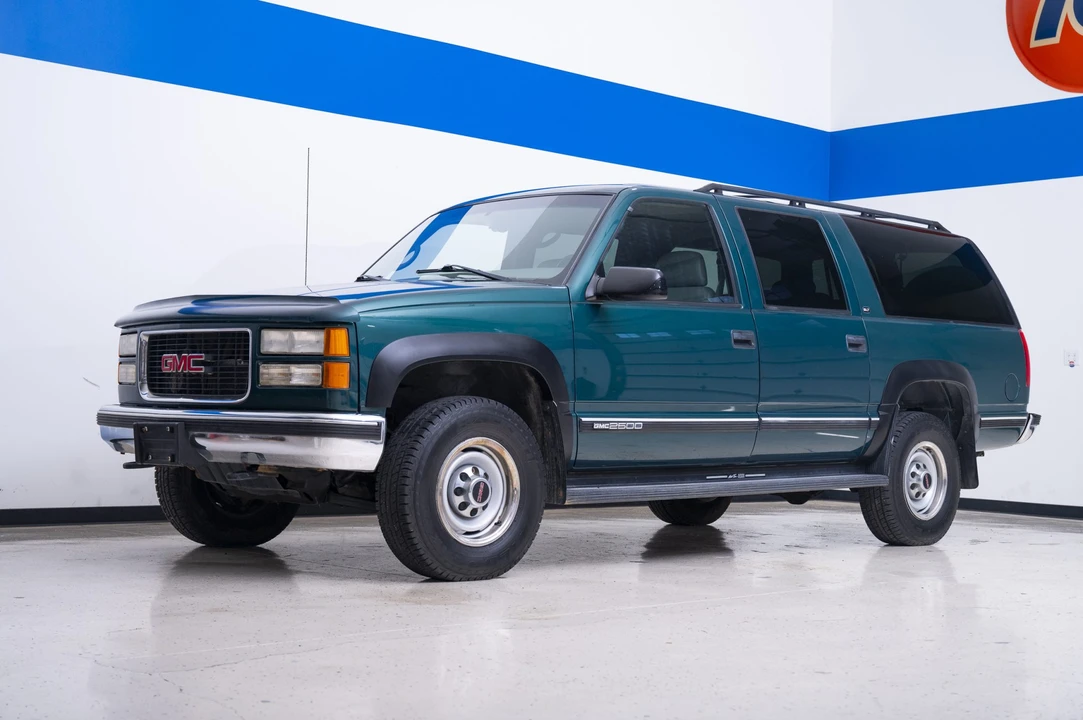 1999 GMC Suburban 8th Gen - Image 9 of 31