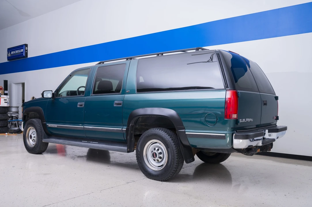 1999 GMC Suburban 8th Gen - Image 7 of 31