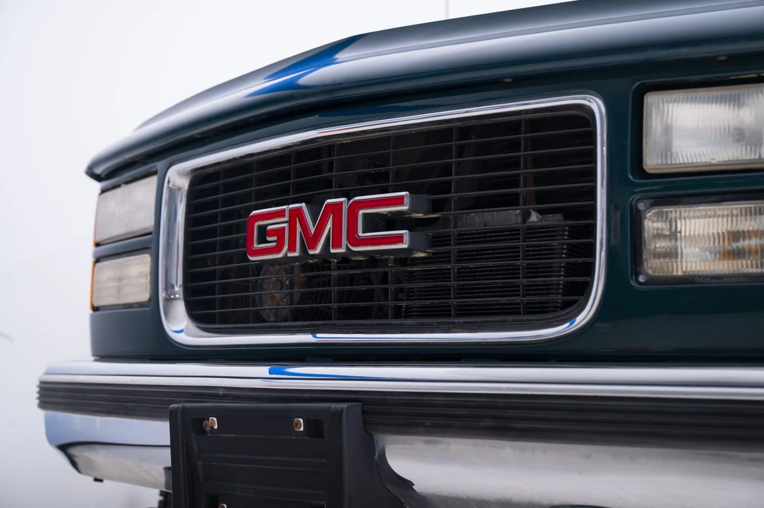 1999 GMC Suburban 8th Gen - Image 25 of 31