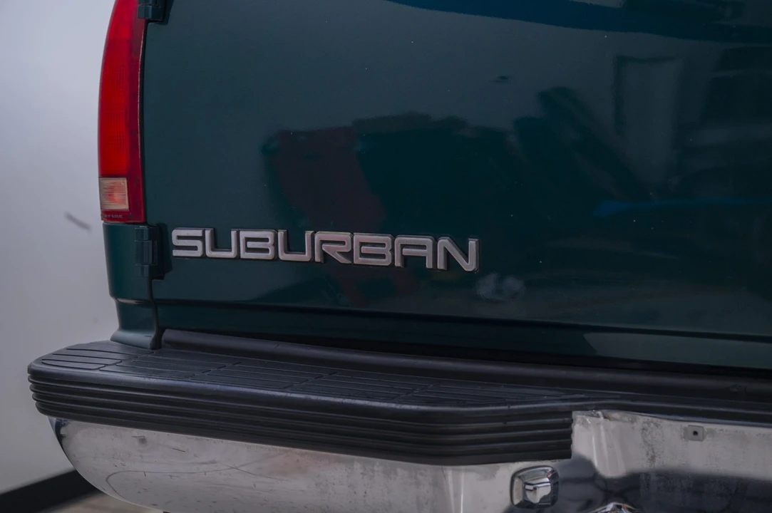 1999 GMC Suburban 8th Gen - Image 18 of 31