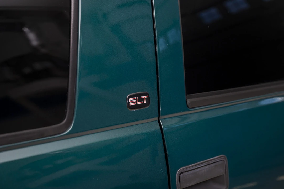 1999 GMC Suburban 8th Gen - Image 17 of 31