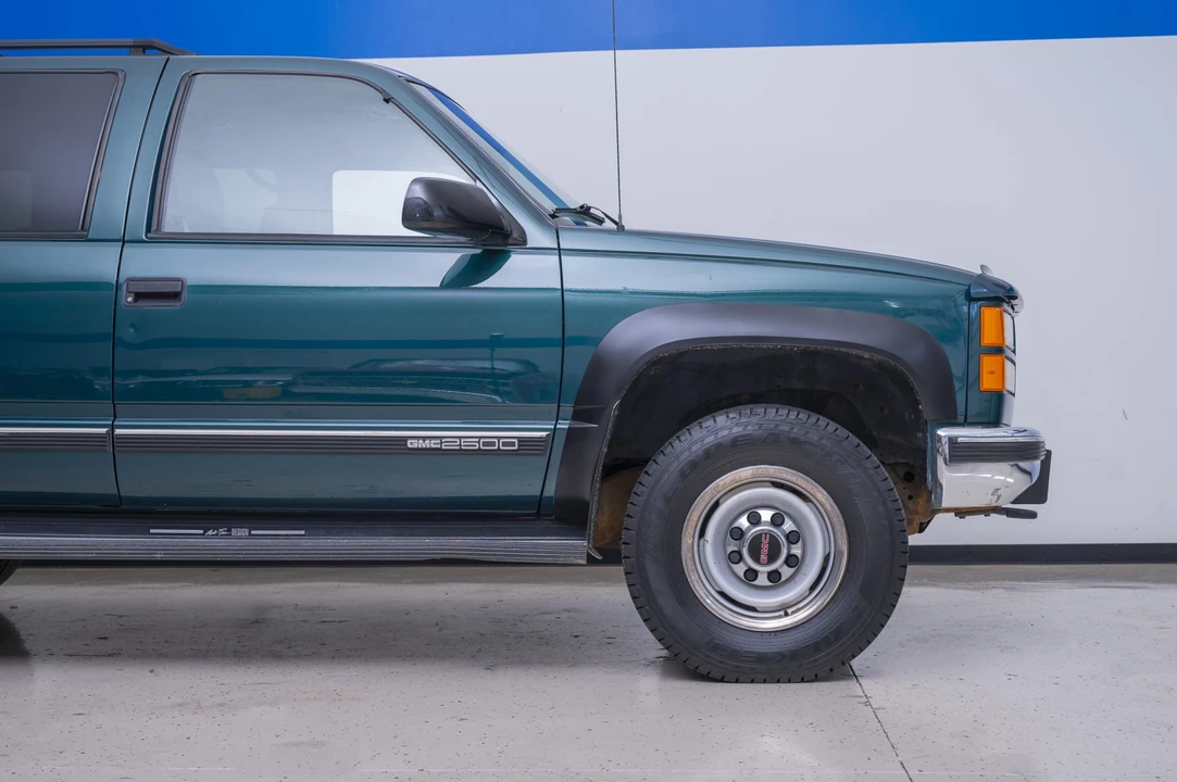 1999 GMC Suburban 8th Gen - Image 15 of 31