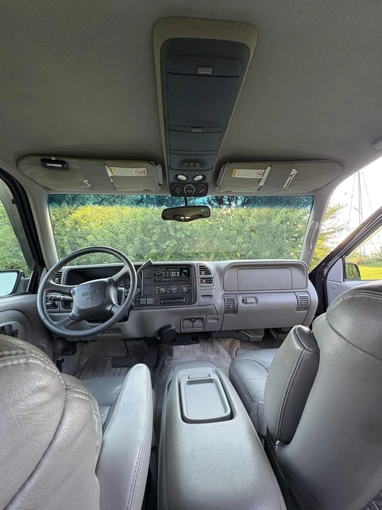 1999 GMC Suburban 8th Gen - Image 28 of 31