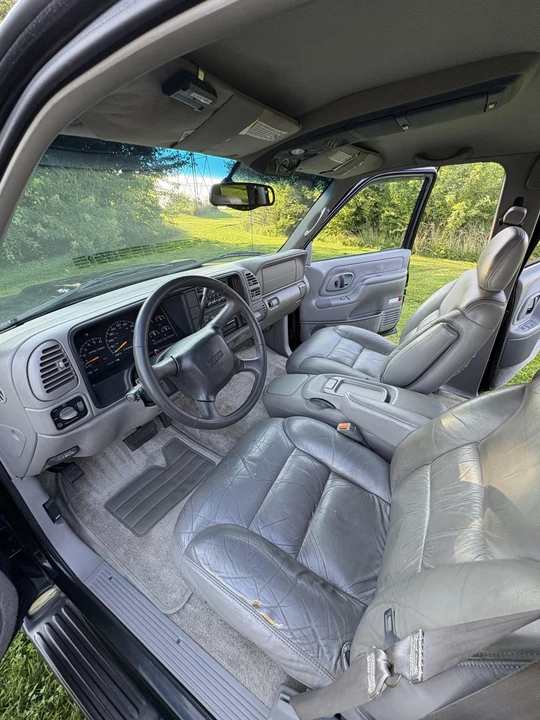 1999 GMC Suburban 8th Gen - Image 25 of 31