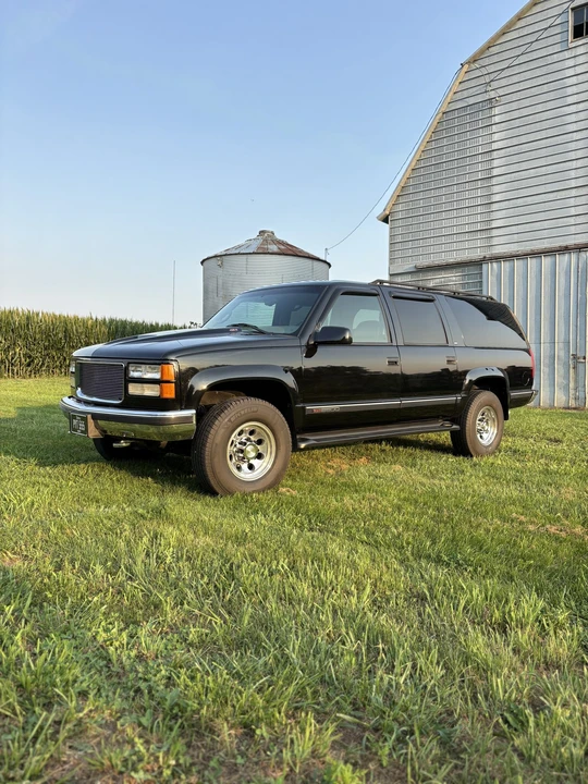 1999 GMC Suburban 8th Gen - Image 2 of 31