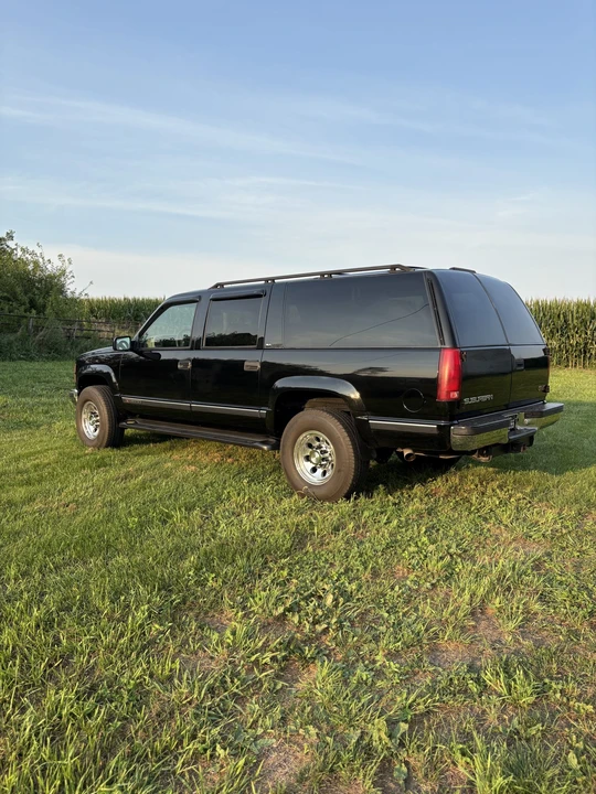 1999 GMC Suburban 8th Gen - Image 4 of 31