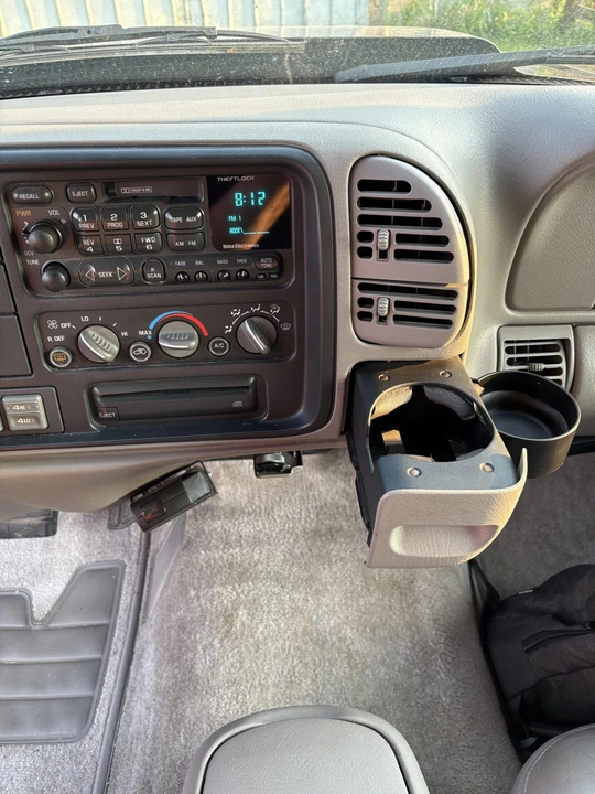 1999 GMC Suburban 8th Gen - Image 31 of 31