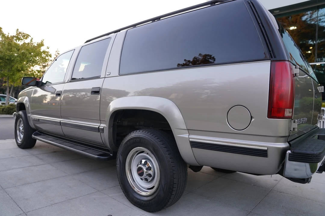 1999 GMC Suburban 8th Gen - Image 30 of 31