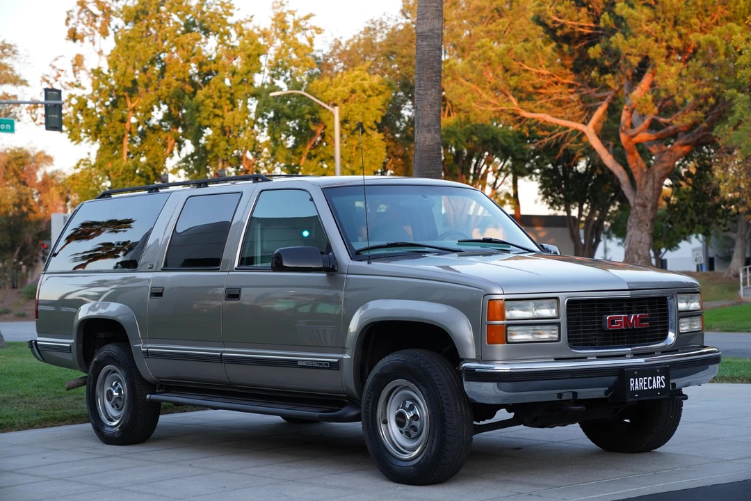 1999 GMC Suburban 8th Gen - Image 26 of 31