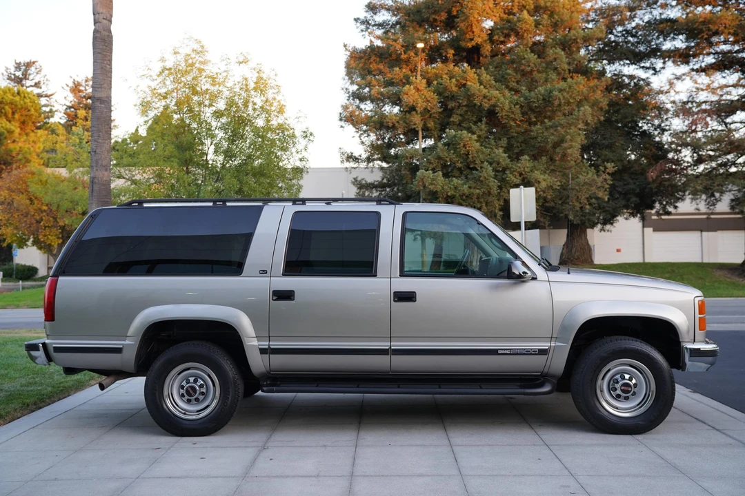 1999 GMC Suburban 8th Gen - Image 24 of 31