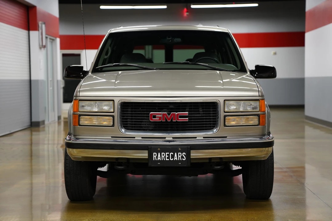 1999 GMC Suburban 8th Gen - Image 9 of 31