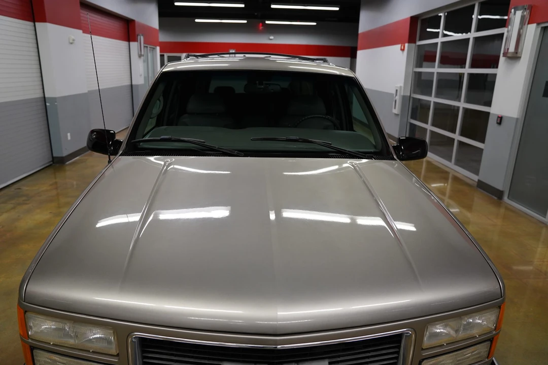 1999 GMC Suburban 8th Gen - Image 12 of 31