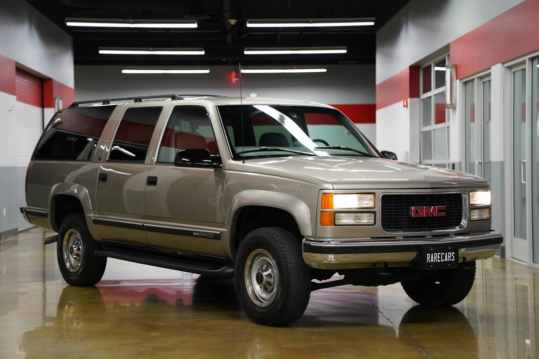 1999 GMC Suburban 8th Gen - Image 8 of 31