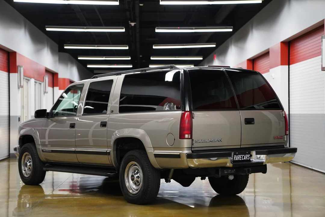 1999 GMC Suburban 8th Gen - Image 4 of 31