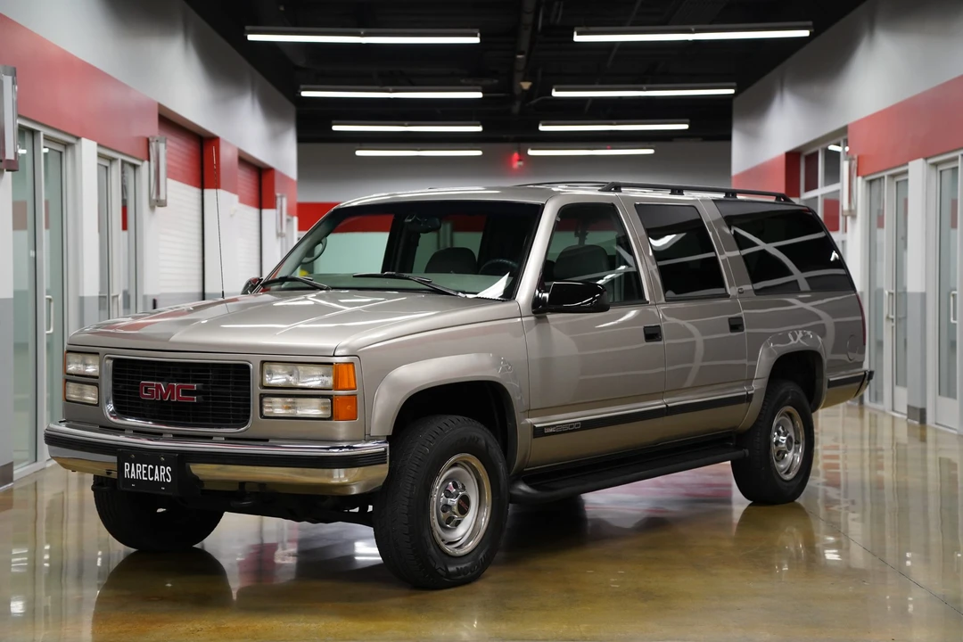 1999 GMC Suburban 8th Gen - Image 2 of 31