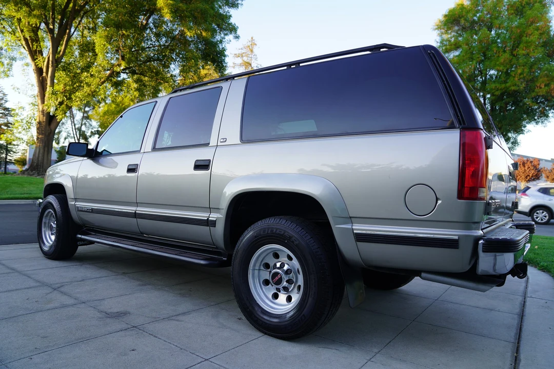 1999 GMC Suburban 8th Gen - Image 31 of 31