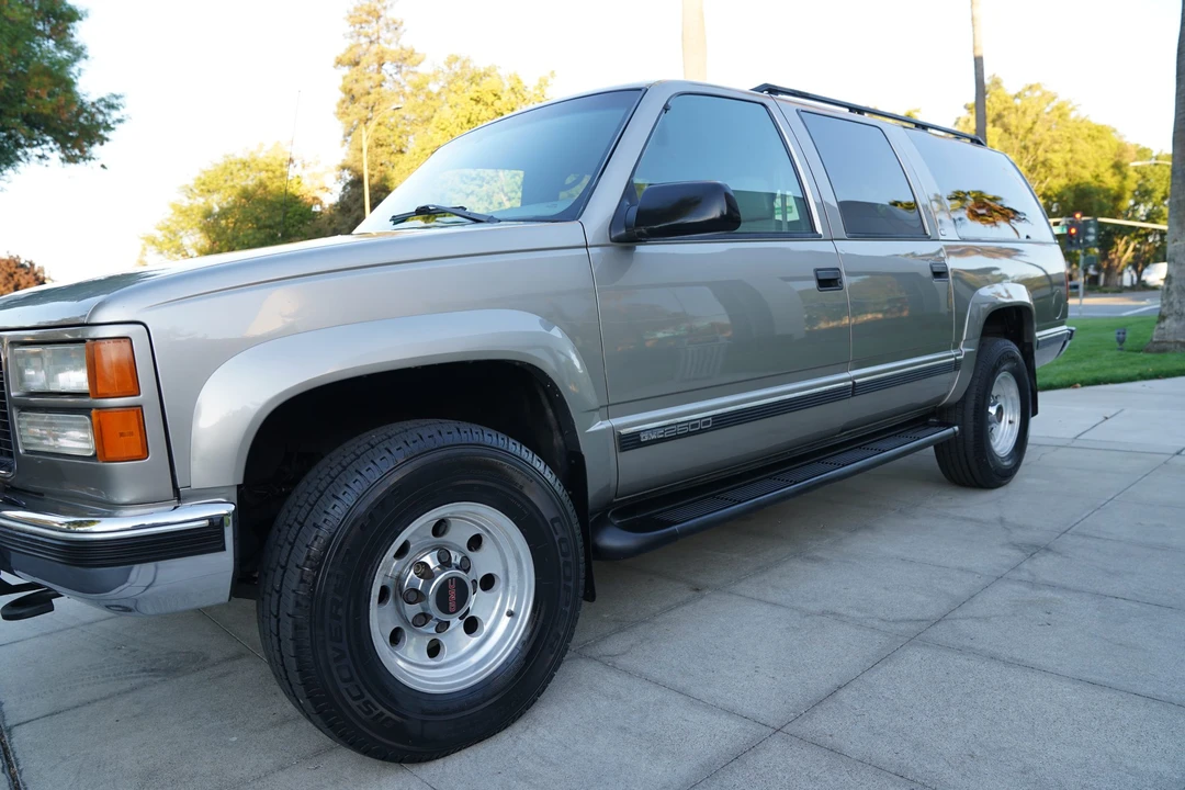 1999 GMC Suburban 8th Gen - Image 30 of 31