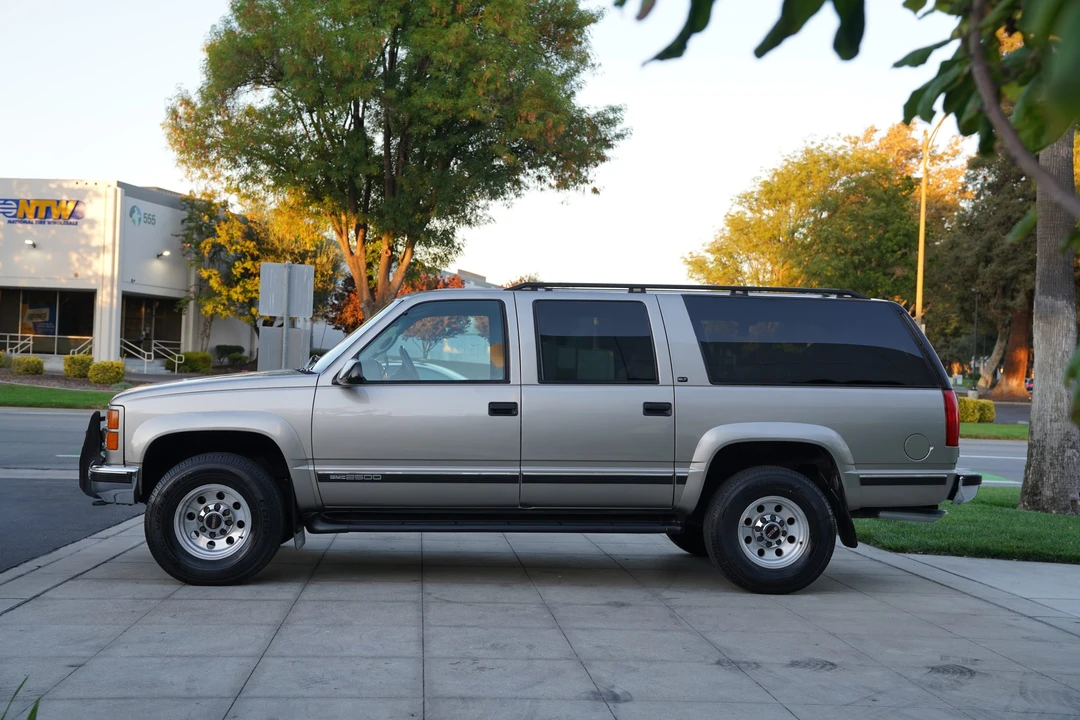 1999 GMC Suburban 8th Gen - Image 14 of 31