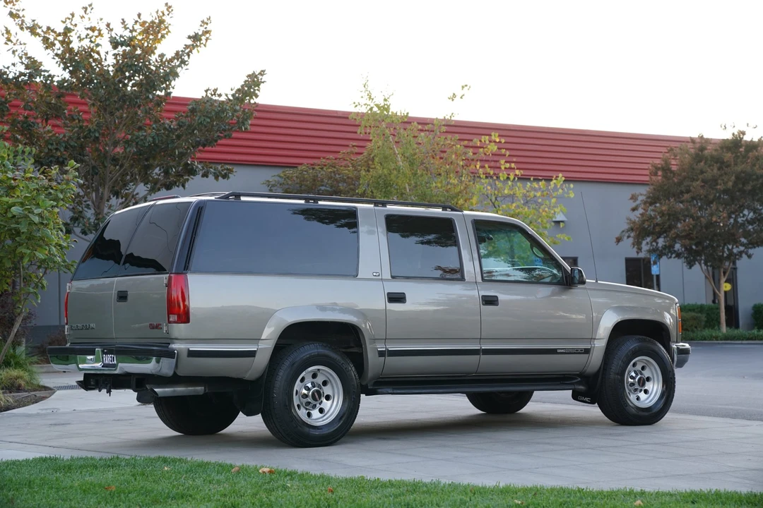 1999 GMC Suburban 8th Gen - Image 21 of 31