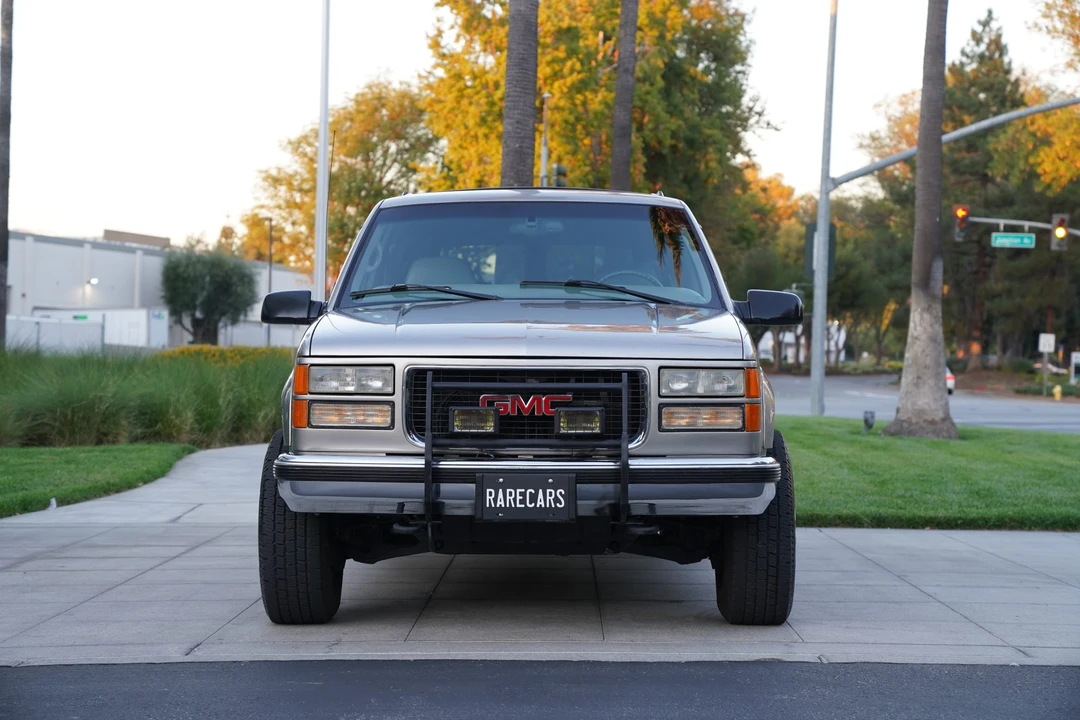 1999 GMC Suburban 8th Gen - Image 26 of 31