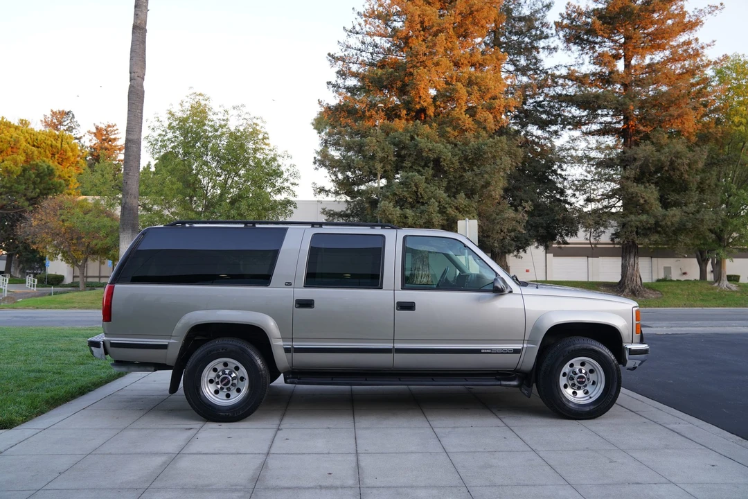 1999 GMC Suburban 8th Gen - Image 23 of 31