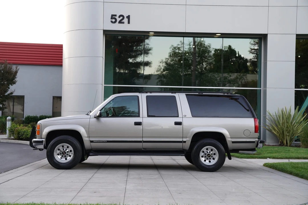 1999 GMC Suburban 8th Gen - Image 13 of 31