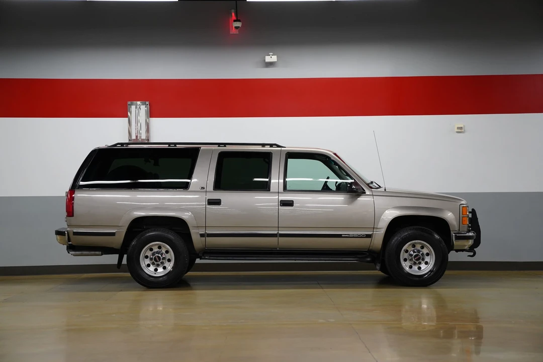 1999 GMC Suburban 8th Gen - Image 7 of 31